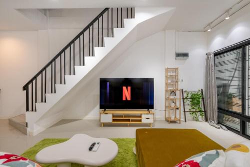 MIQ Ekkamai1 - 5BR house 65 inch TV in Bangkok