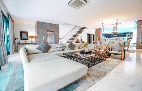 1600m Nearly Pattaya beach walkstreet elevator Villa