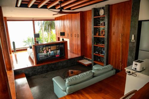 Villa Amrita - Oceanfront Villa with Private Beach in Ko Phangan