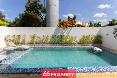 5BR Sunset Pool Villa near City and Shopping Malls in Chiang Mai