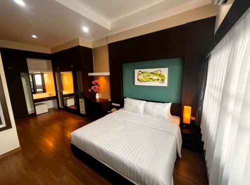 Eastpana 304 R1 Executive Residence in Si Maha Phot