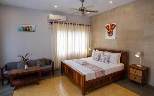 Isann Suites in Phumĭ Réach Born (1)
