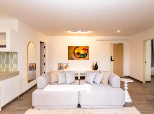 2 Bedrooms for 4 Guests with Terrace in the Heart of Sathorn in Bangkok