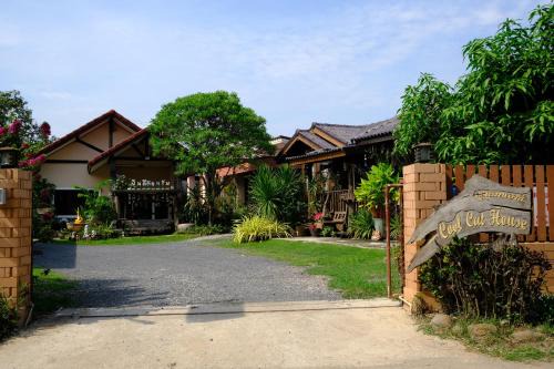 Cool Cat House ครูแคทเฮาส์ in Bueang Sam Phan