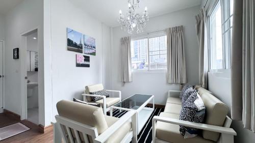 Blissful Heaven Residence at BTS Phromphong Emdistrict Shopping Area in Bangkok