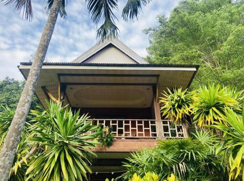 Pizza classic resort kohjum in Nuea Khlong
