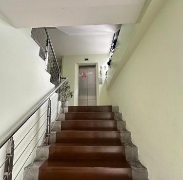 Minimal condo 5 mins to mrt Suthisarn in Bangkok