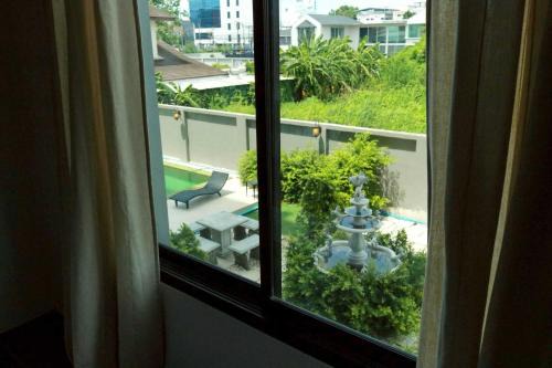 RQ Bangkok Sukhumvit 107 by Collection O in Samut Prakan