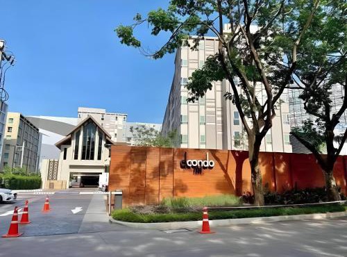 Studio Near Central Festival Includes Street Parking in Chiang Mai