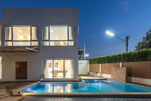 Blue Tree Paradise 3BR Villa Private Pool V169 in Ban Thalat Choeng Thale