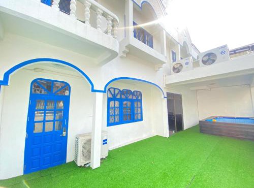 曼谷市中心大空间6卧室花园泳池别墅 in Bangkok