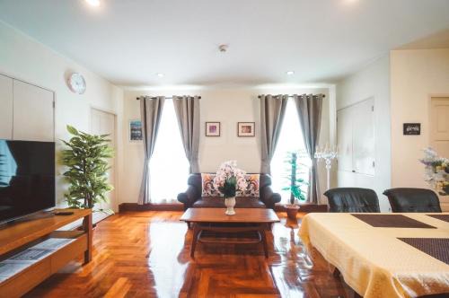 Chez Moi Bangkok Private Executive Residence Sukhumvit 26 in Khlong Toei