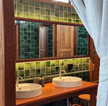 rongmai mahachai cafe and stay in Samut Sakhon