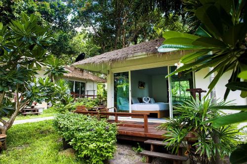 Larissa Samed resort in Ko Samed