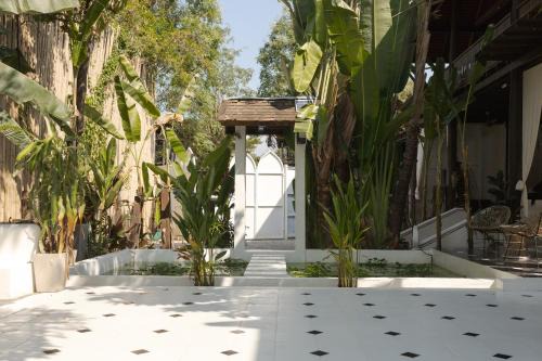 Huge 8 Bedrooms Pool Villa, Chiang Mai gem, Tanpuri Patan, perfect for Groups in Chiang Mai