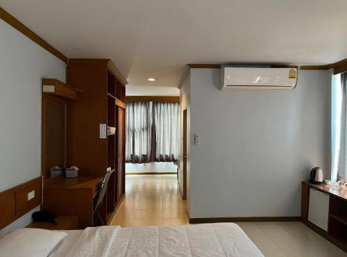 Naraigrand Hotel (โรงแรมนารายณ์แกรนด์) in Chai Badan