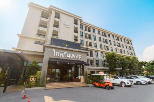 Glai Gan Place Hotel in Sara Buri