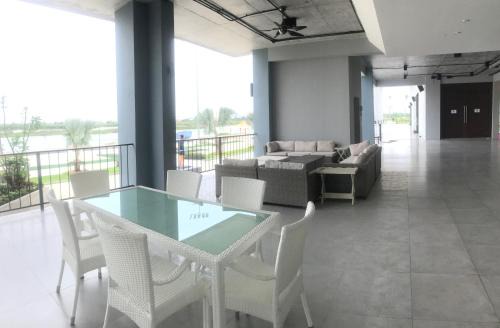 ESC PARK HOTEL in Pathum Thani