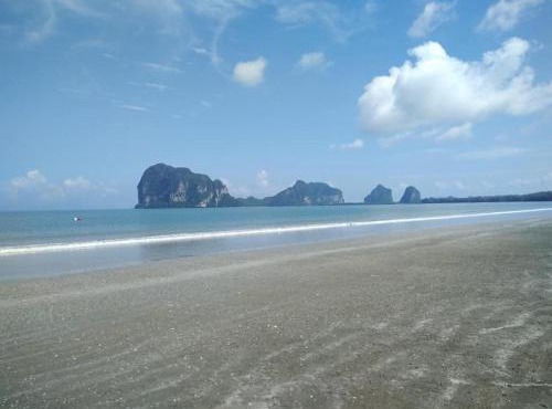 Fisherman's Hut , ขนำชาวเลโฮมสเตย์ in Pak Meng