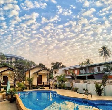 SUNRAY Guesthouse สุนันท์บ้านพักริมคลอง in Uthai Thani
